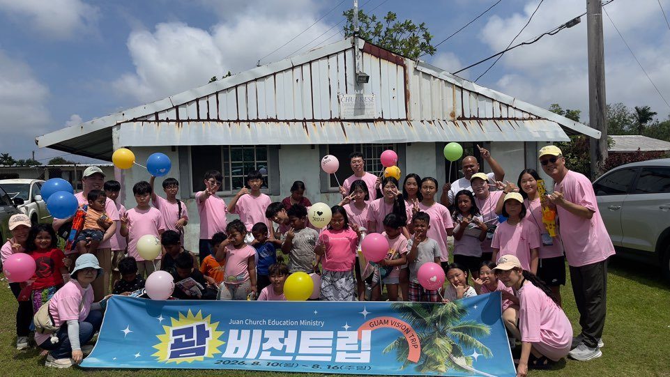 A group photo of the vision trip team with the children of Zero Down